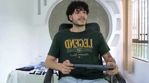 R A F A E L online show from November 2025 08:53:01 PM