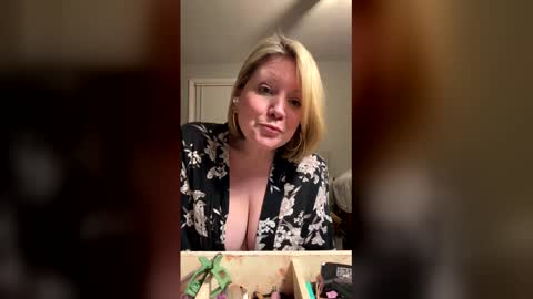 rainbows1010 online show from March 2026 06:30:01 AM