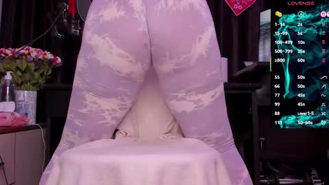 Snapshot of raissa_sky26 chatting on December 2025 03:58:02 AM Laura online show from December 2025 03:58:02 AM