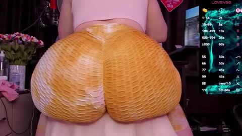 Snapshot of raissa_sky26 chatting on December 2025 04:21:01 AM Laura online show from December 2025 04:21:01 AM