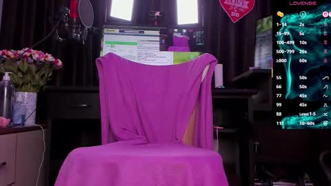 Snapshot of raissa_sky26 chatting on January 2026 03:32:01 AM Laura online show from January 2026 03:32:01 AM