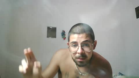 Snapshot of ralphillips25 chatting on June 2026 05:01:02 PM ralphillips25 online show from June 2026 05:01:02 PM