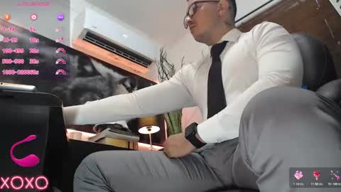 Snapshot of randylukehot chatting on November 2025 09:26:02 PM randylukehot online show from November 2025 09:26:02 PM