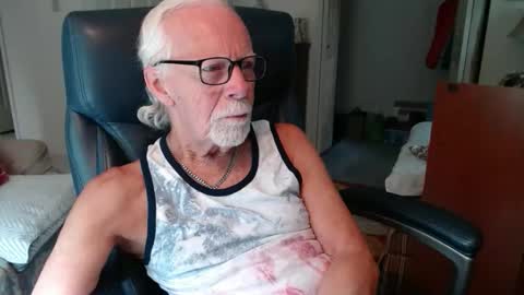 Snapshot of ranger1001 chatting on May 2026 08:43:02 PM ranger1001 online show from May 2026 08:43:02 PM