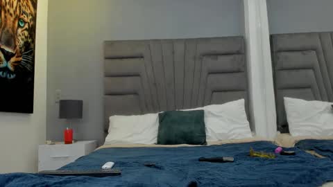 Snapshot of raphael_nyon chatting on February 2026 04:00:02 AM Raphael Nyon online show from February 2026 04:00:02 AM