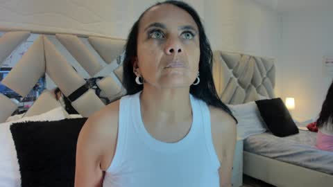 Raquel Moore  online show from January 2025 06:57:01 PM