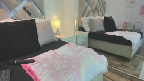 Raquel Moore  online show from January 2026 05:07:02 PM