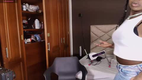 Raquel online show from November 2025 12:08:02 PM