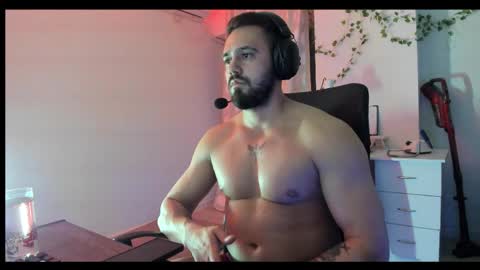 Snapshot of raulmaxel chatting on May 2026 10:27:02 PM RaulMaxel online show from May 2026 10:27:02 PM