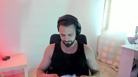 Snapshot of raulmaxel chatting on May 2026 03:36:01 AM RaulMaxel online show from May 2026 03:36:01 AM