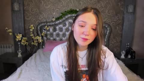 Snapshot of raven_crowe chatting on March 2026 05:24:01 AM Raven online show from March 2026 05:24:01 AM