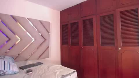 RAVEN FOXTER online show from November 2025 08:08:01 PM