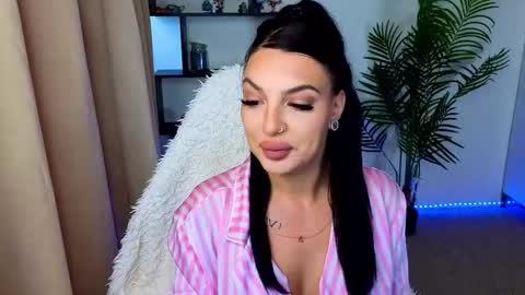 raven_inkk online show from December 2025 11:04:02 AM