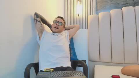 ravenandcody online show from October 2025 04:23:02 AM