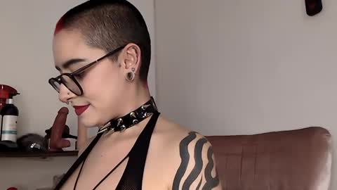 Snapshot of ravendarkness_ chatting on February 2025 09:31:01 PM ravendarkness_ online show from February 2025 09:31:01 PM