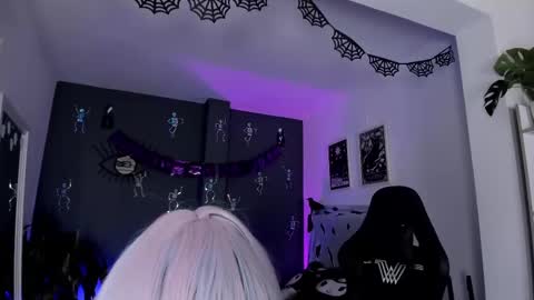 Raven Witch online show from October 2025 10:18:02 PM