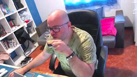 ravingr3d3 online show from May 2026 08:10:01 AM