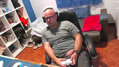 ravingr3d3 online show from May 2026 08:49:02 PM