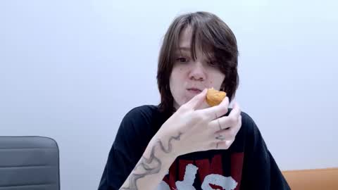 Snapshot of ray_lol chatting on February 2026 12:15:01 PM Ray-Ray online show from February 2026 12:15:01 PM