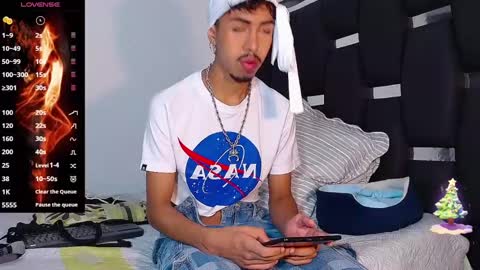 Snapshot of raydevil_ chatting on January 2025 04:33:02 AM Rayn online show from January 2025 04:33:02 AM