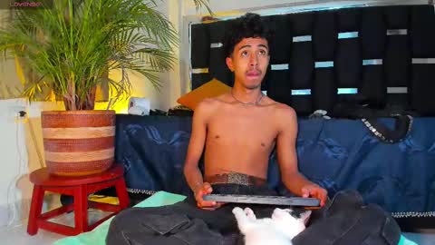 Snapshot of raydevil_ chatting on March 2025 09:06:02 AM Rayn online show from March 2025 09:06:02 AM