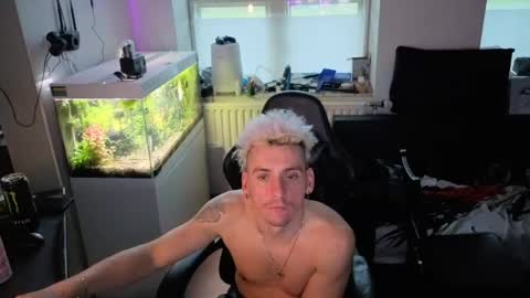 Rayzel online show from April 2026 06:43:02 PM