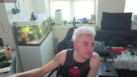 Rayzel online show from April 2026 02:36:02 PM