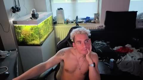 Rayzel online show from May 2026 07:08:01 PM