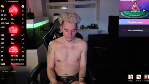 Rayzel White online show from June 2026 09:50:01 PM