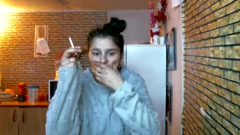 real_coupl3 online show from March 2026 06:43:02 AM