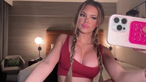 Snapshot of realjadebri chatting on March 2025 04:13:01 AM Jade online show from March 2025 04:13:01 AM