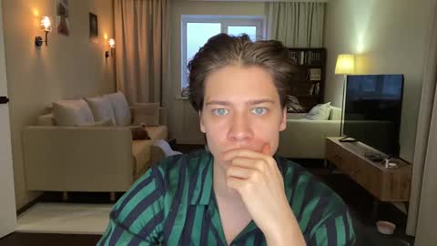 AliceEve online show from February 2025 02:32:02 PM