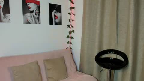 Rebeca Marchetti online show from July 2026 01:02:02 PM
