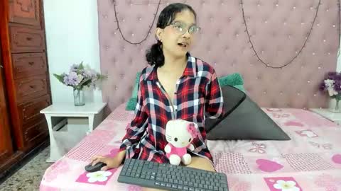 Snapshot of rebecamarshall chatting on February 2026 01:10:01 PM Rebeca... online show from February 2026 01:10:01 PM