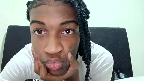 Tu mami Rebecca online show from May 2026 12:44:02 PM