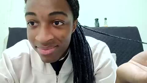 Tu mami Rebecca online show from May 2026 12:00:01 PM