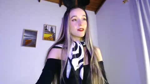 Becca Johnsoon online show from November 2025 01:18:02 AM
