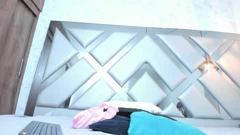 rebeccamitchell_ online show from February 2026 01:42:01 PM