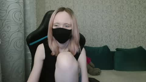 RebesaOlset online show from December 2024 02:00:02 PM