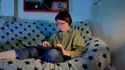 Lara online show from October 2025 05:57:02 PM