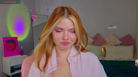 Snapshot of red__candy chatting on November 2025 11:10:01 AM red__candy online show from November 2025 11:10:01 AM