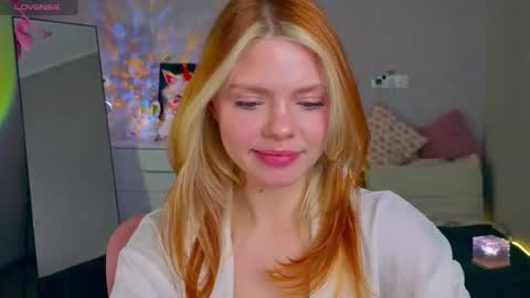 Snapshot of red__candy chatting on November 2025 12:17:01 PM red__candy online show from November 2025 12:17:01 PM