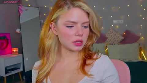 Snapshot of red__candy chatting on December 2025 09:25:01 AM red__candy online show from December 2025 09:25:01 AM