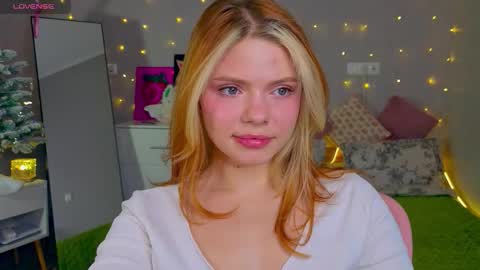 Snapshot of red__candy chatting on December 2025 02:10:02 PM red__candy online show from December 2025 02:10:02 PM