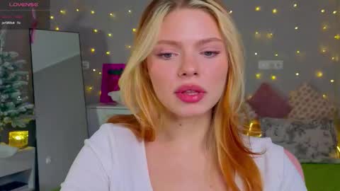 Snapshot of red__candy chatting on December 2025 12:10:01 PM red__candy online show from December 2025 12:10:01 PM