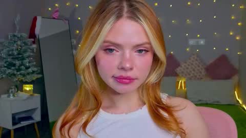 Snapshot of red__candy chatting on January 2026 01:05:02 PM red__candy online show from January 2026 01:05:02 PM