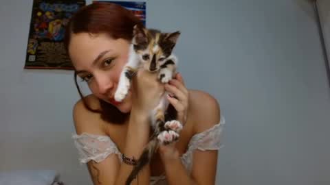 Snapshot of red_chanty chatting on September 2025 10:56:02 PM Lorena online show from September 2025 10:56:02 PM