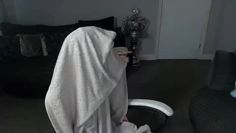 Snapshot of red_firesquirt chatting on February 2025 10:59:01 PM Red - online show from February 2025 10:59:01 PM