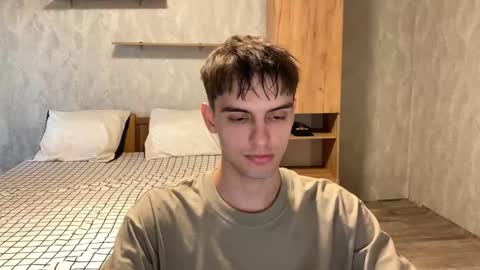 Snapshot of redbullshine chatting on September 2025 12:05:01 PM redbullshine online show from September 2025 12:05:01 PM