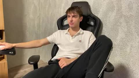 Snapshot of redbullshine chatting on October 2025 02:44:01 AM redbullshine online show from October 2025 02:44:01 AM